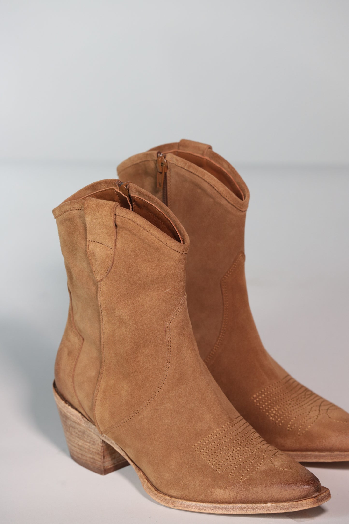 CURIOSITE' "SILVIA" TRONCHETTO TEXANO IN CAMOSCIO WHISKEY