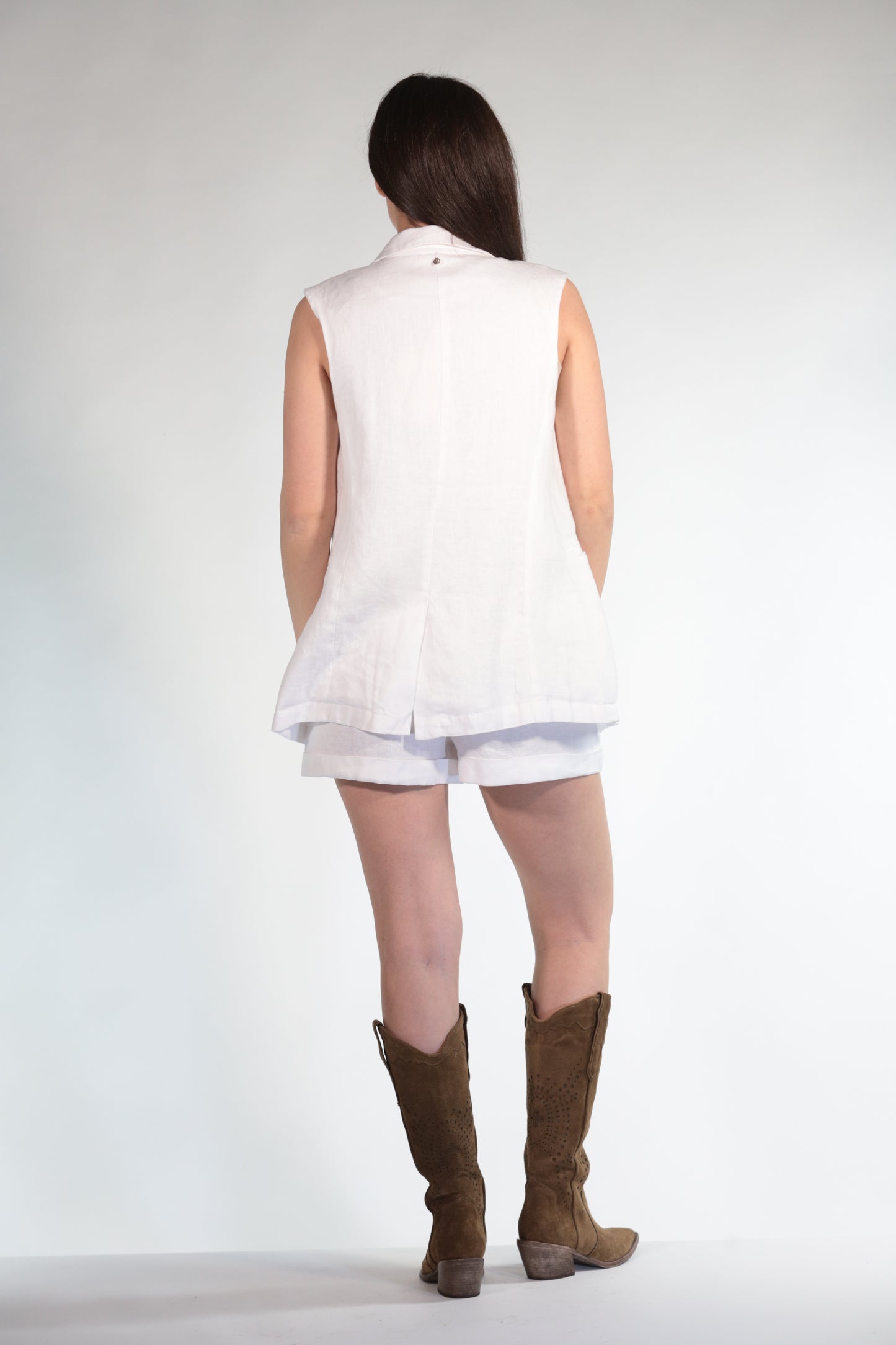 SHORTS IN PURO LINO WHITE CON PINCES