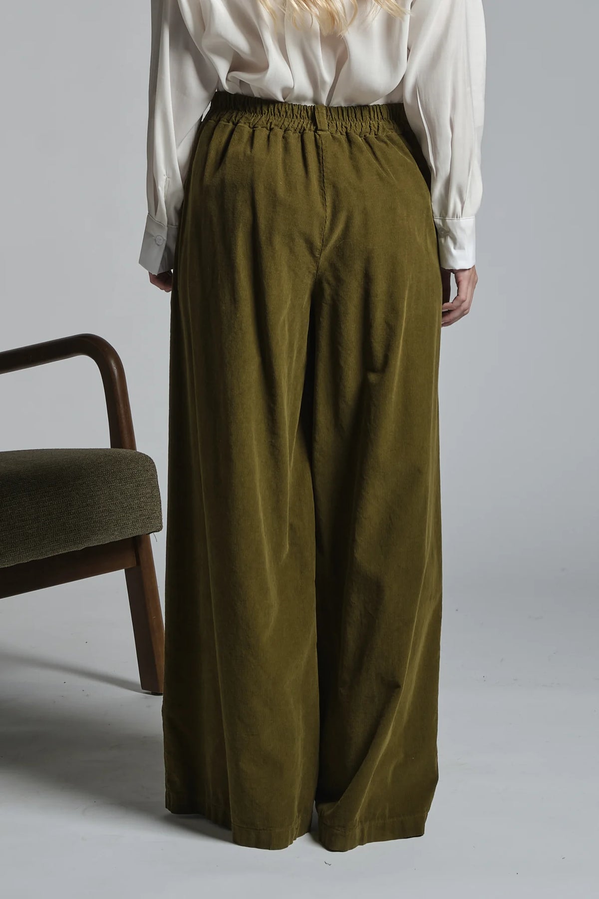 PELIA CHINO IN CORDUROY 200STR.  MILITARY GREEN