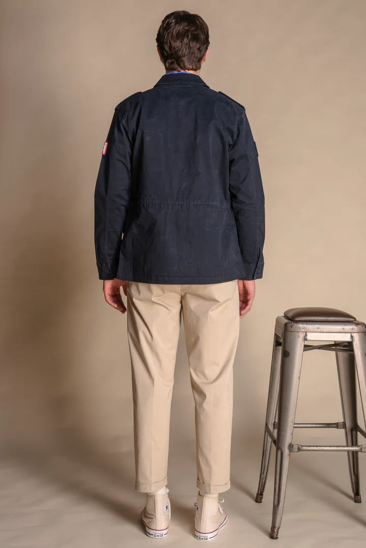 SAHARIANA CON PATCH BLU