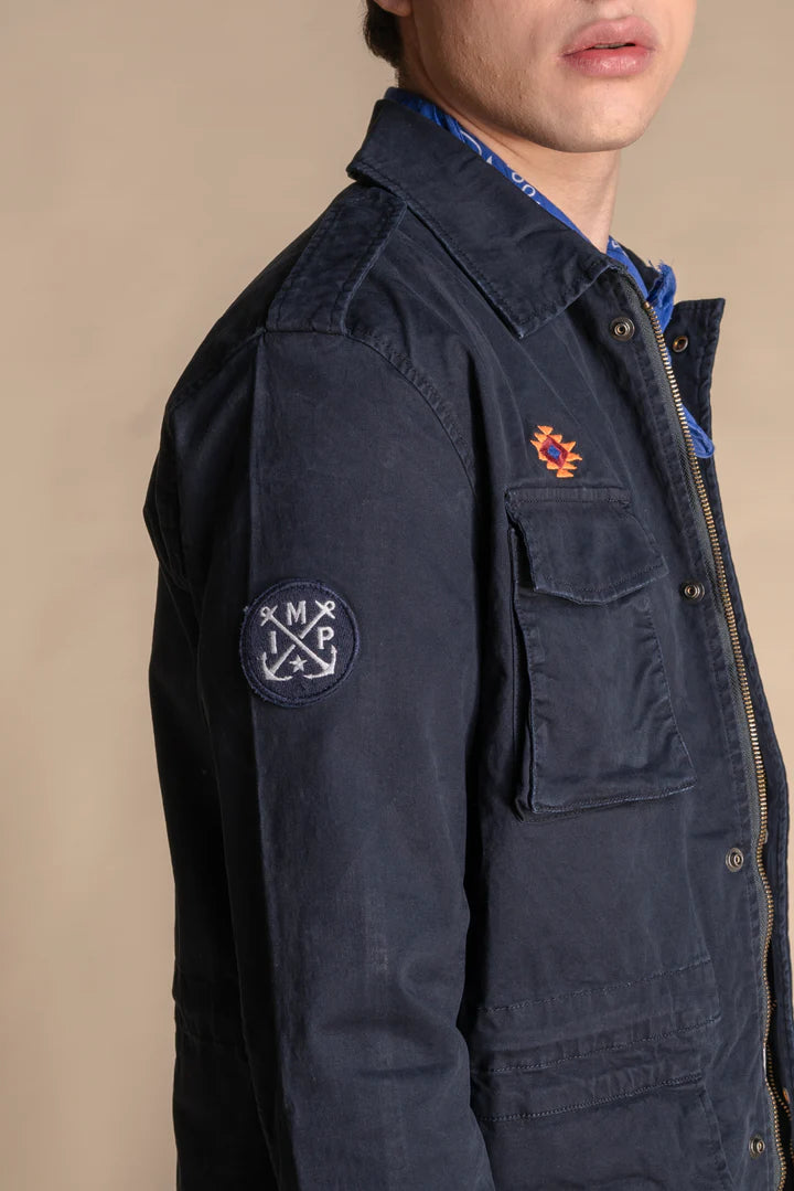 SAHARIANA CON PATCH BLU