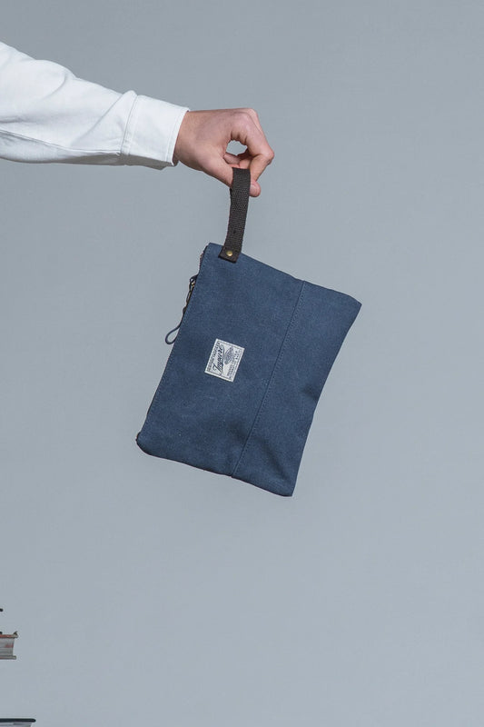 SOHO CLUTCH BAG IN CANVAS NAVY