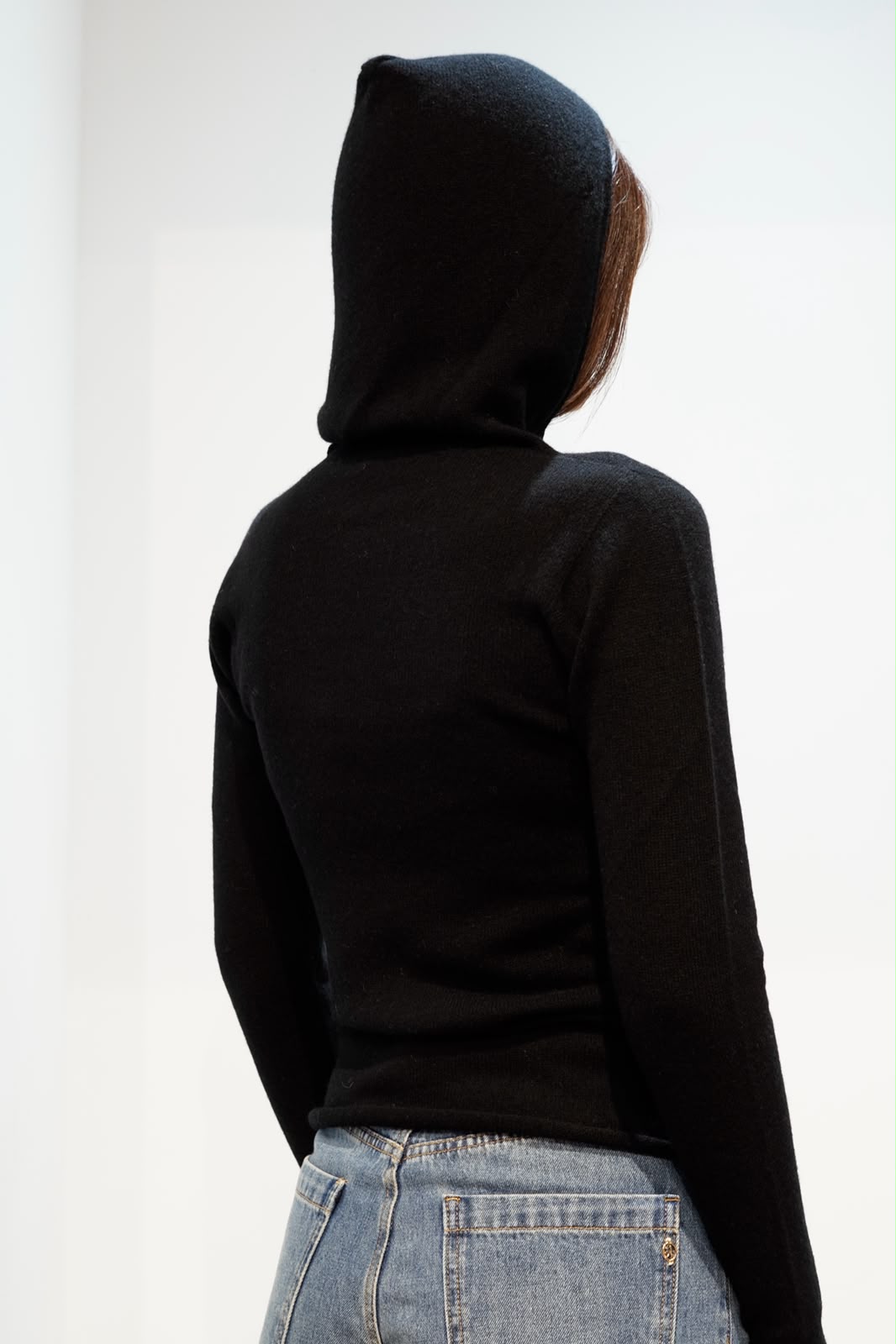 RETOIS MAGLIONE CON CAPPUCCIO IN CASHMERE NERO
