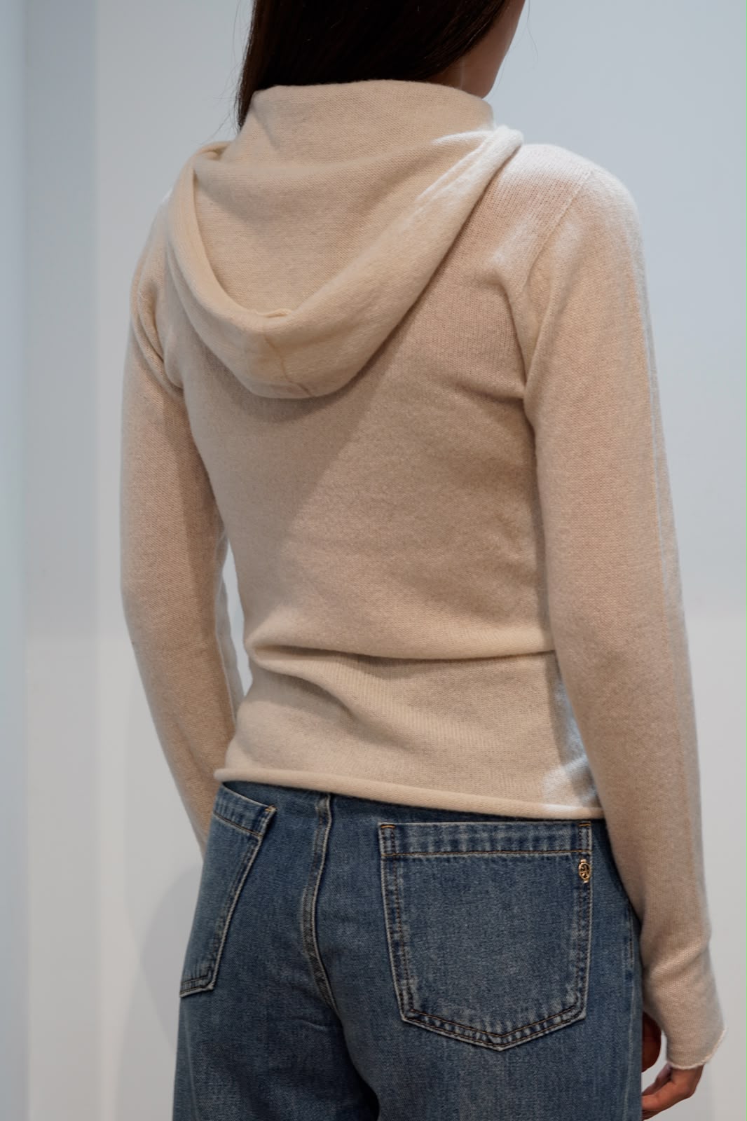 RETOIS MAGLIONE CON CAPPUCCIO IN CASHMERE LATTE