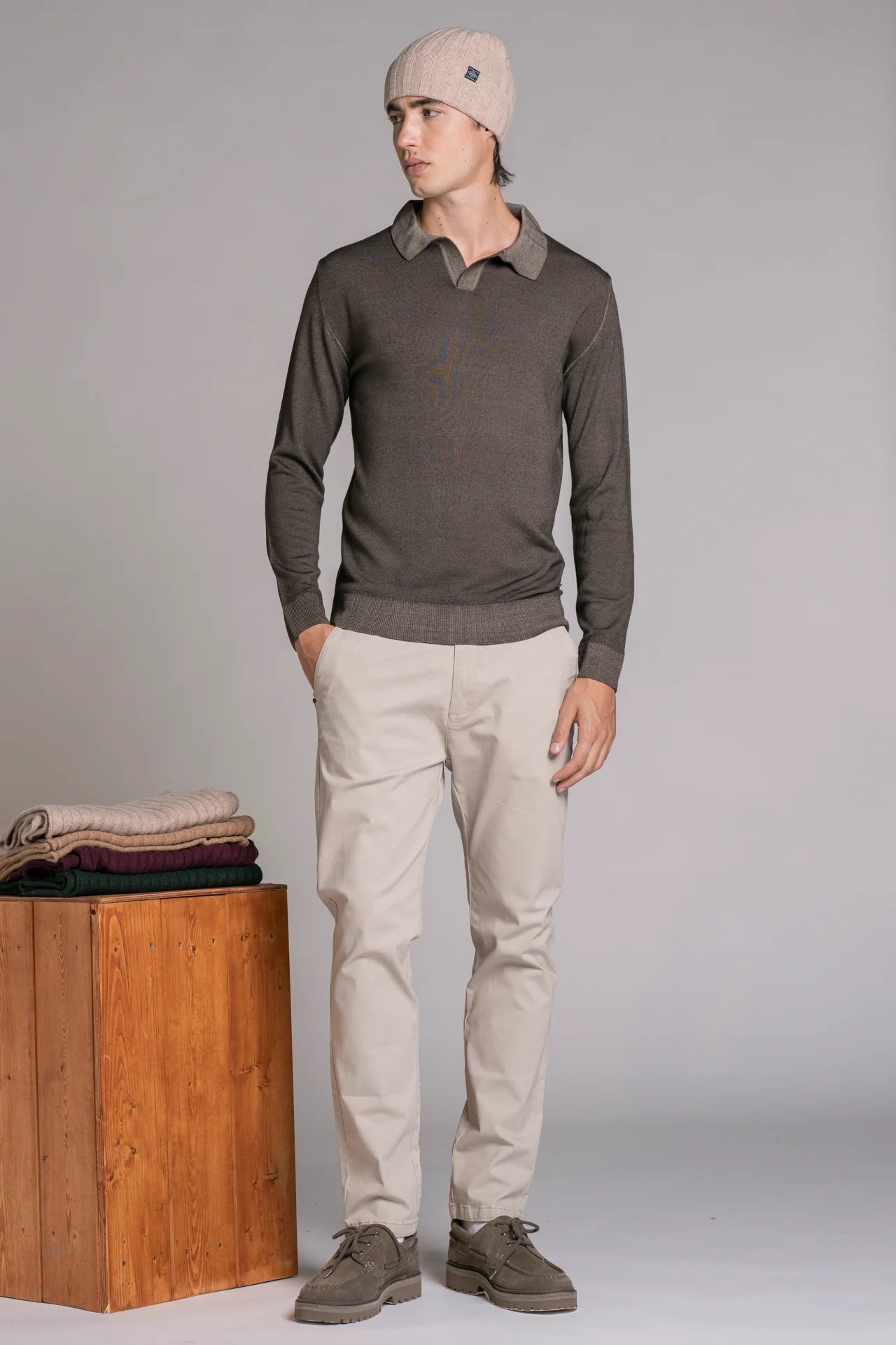 NEIL POLO SKIPPER IN MERINOS BROWN